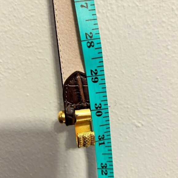 Luxurious Crocodile-Embossed Brown Belt with Gold Clasp - Picture 8 of 8